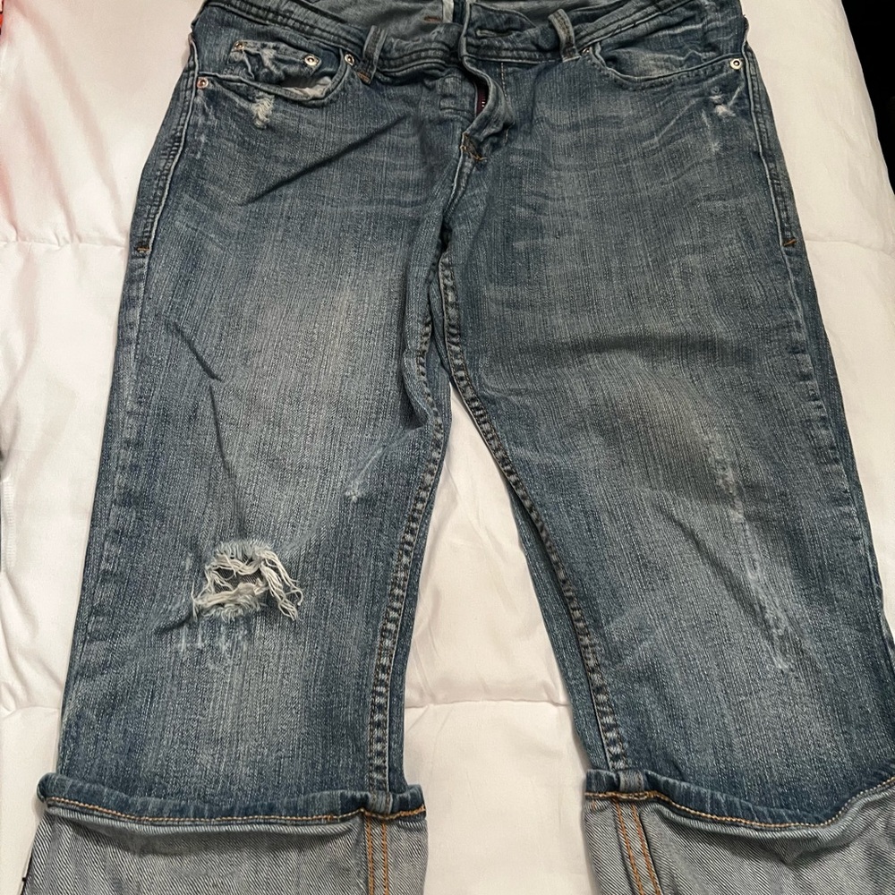 Vigoss Juniors size 9 faded Distressed Capri blue jeans spring summer